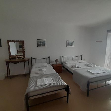 Sofia'S Rooms Himare Exterior photo