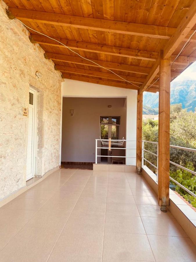 Sofia'S Rooms Himare Exterior photo