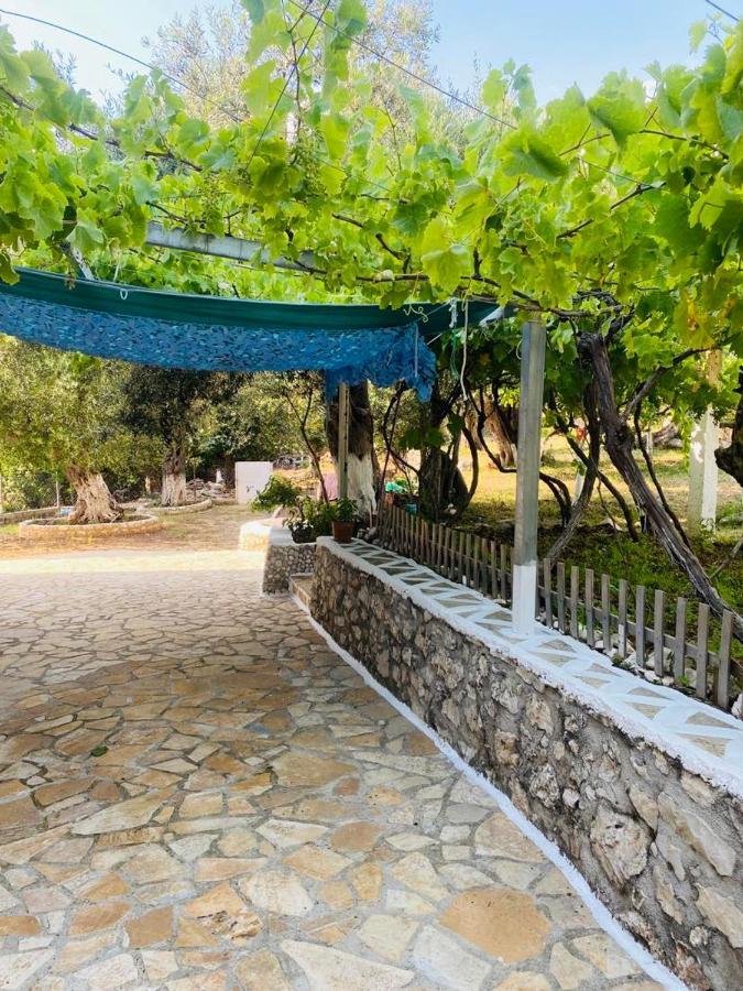 Sofia'S Rooms Himare Exterior photo