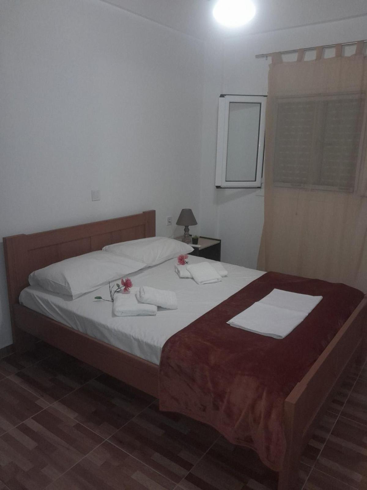 Sofia'S Rooms Himare Exterior photo