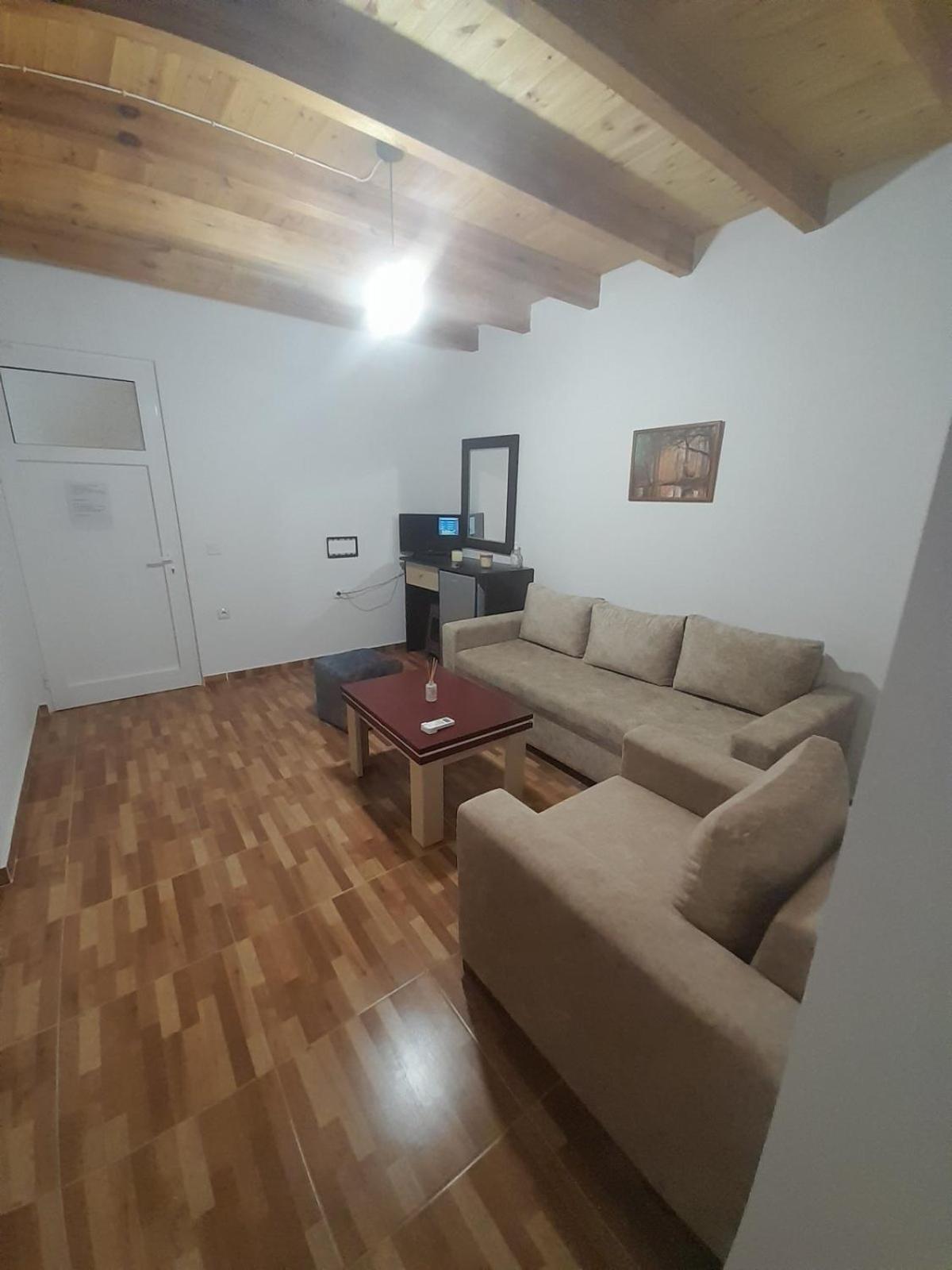 Sofia'S Rooms Himare Exterior photo