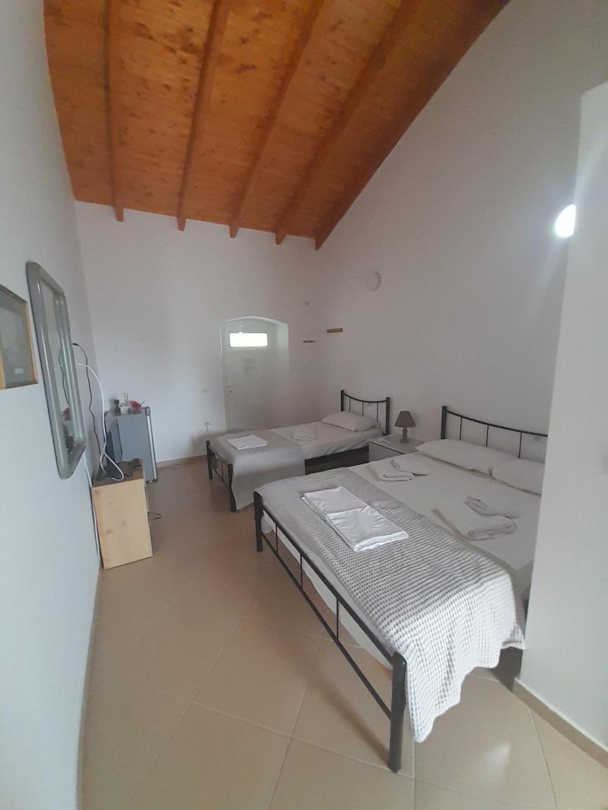 Sofia'S Rooms Himare Exterior photo