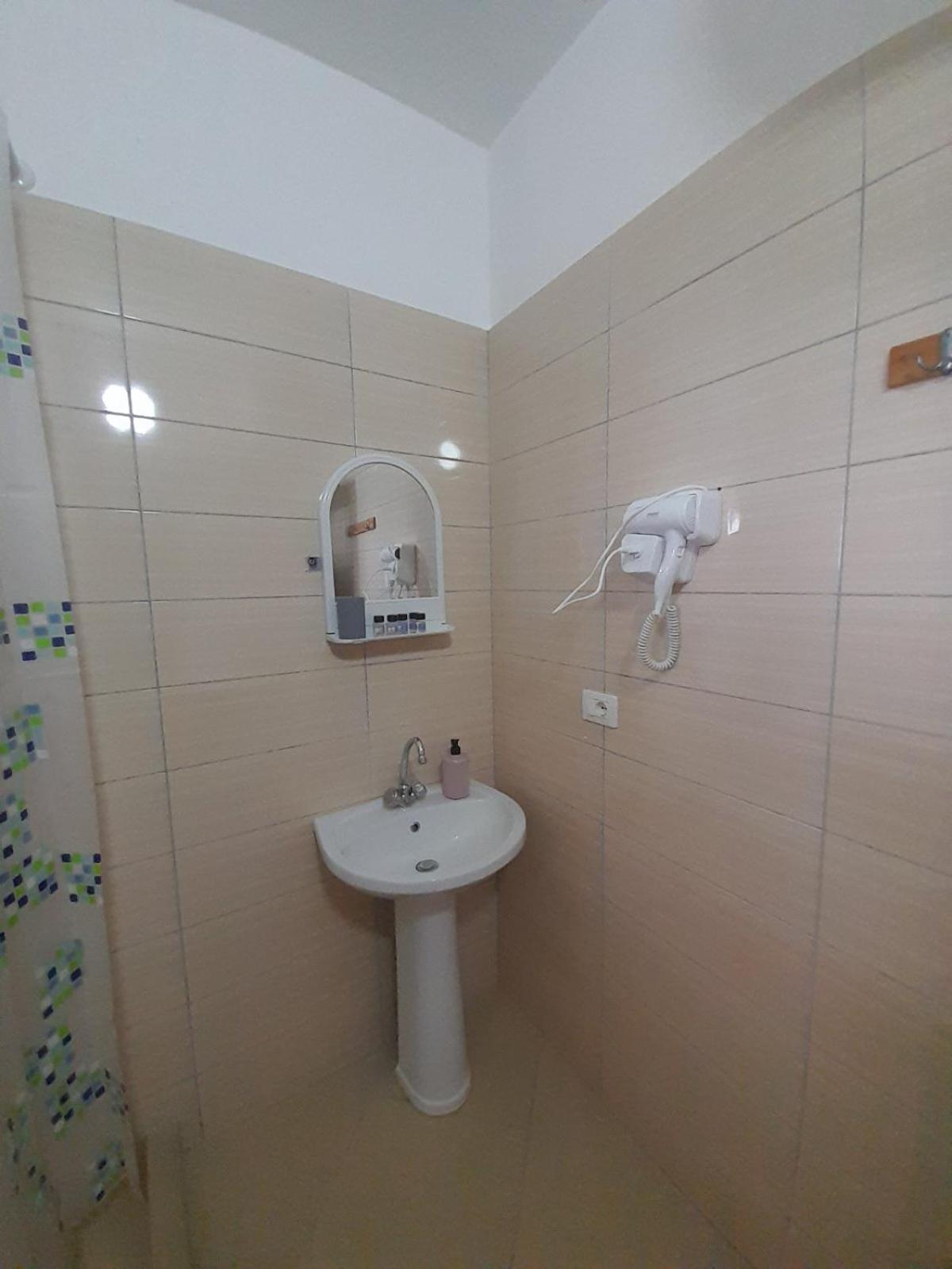 Sofia'S Rooms Himare Exterior photo