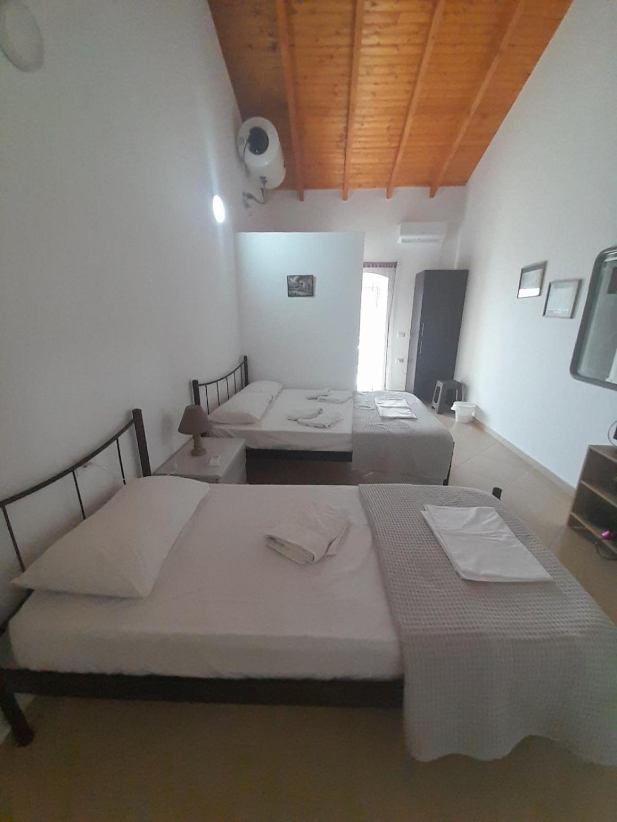 Sofia'S Rooms Himare Exterior photo