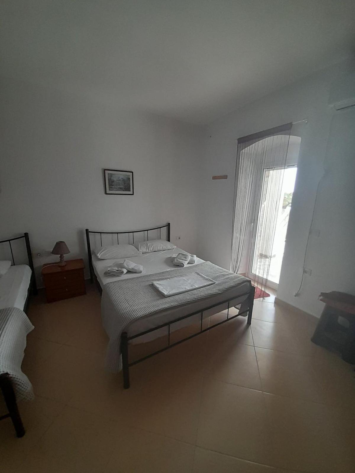 Sofia'S Rooms Himare Exterior photo