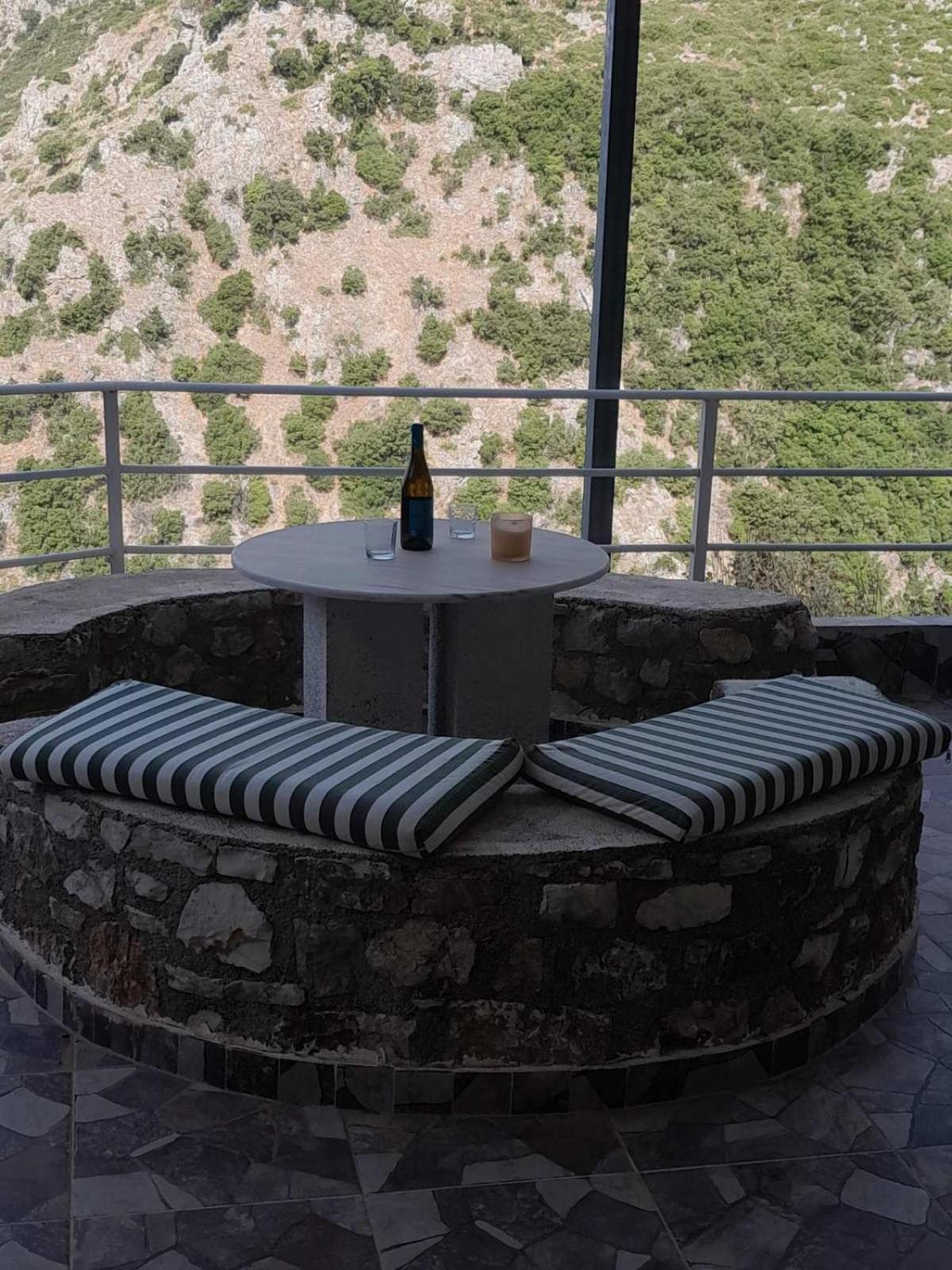 Sofia'S Rooms Himare Exterior photo